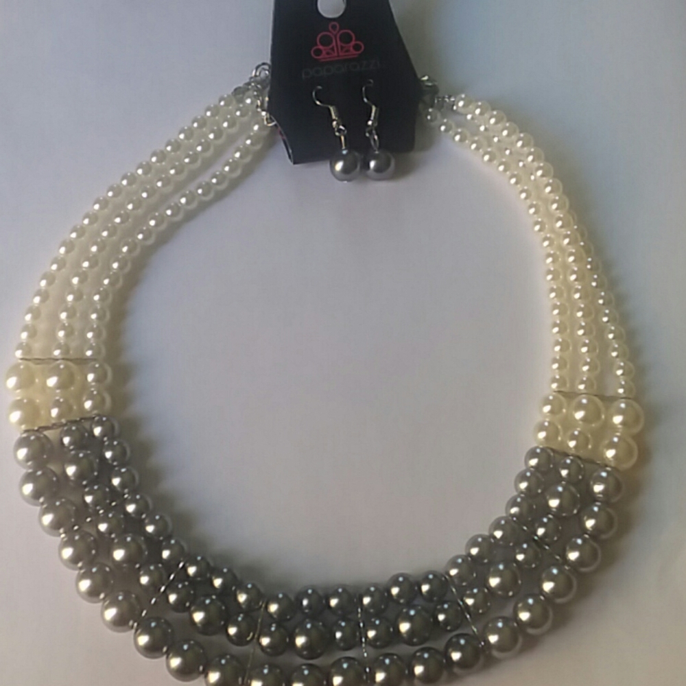 Necklace whit earrings super nice!❤❤